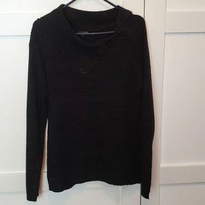 Effeci black sweater with triangle neck.